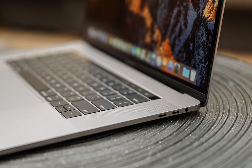 How To Connect External Displays To A 17 Macbook Pro Techrepublic