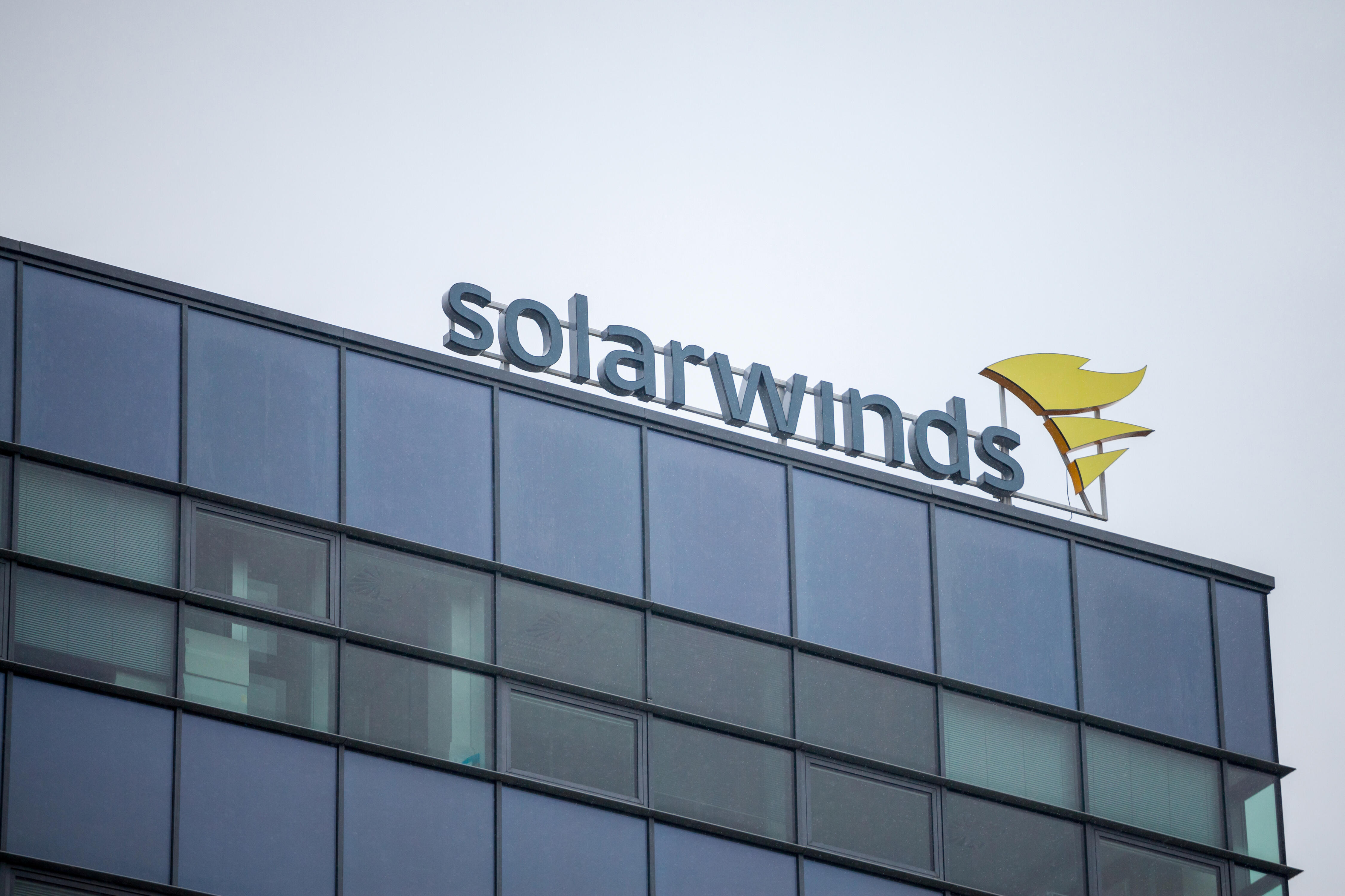 Edificio SolarWinds con logo