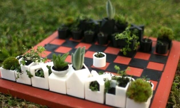 3D-Printed-Green-Chess-Set-For-Home-or-Garden-1.jpg