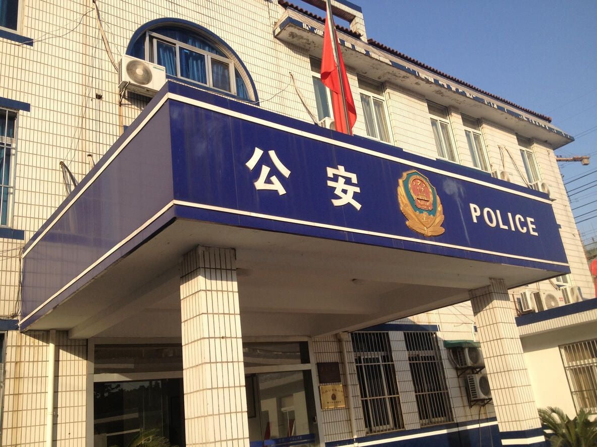 09-chinese-police.jpg