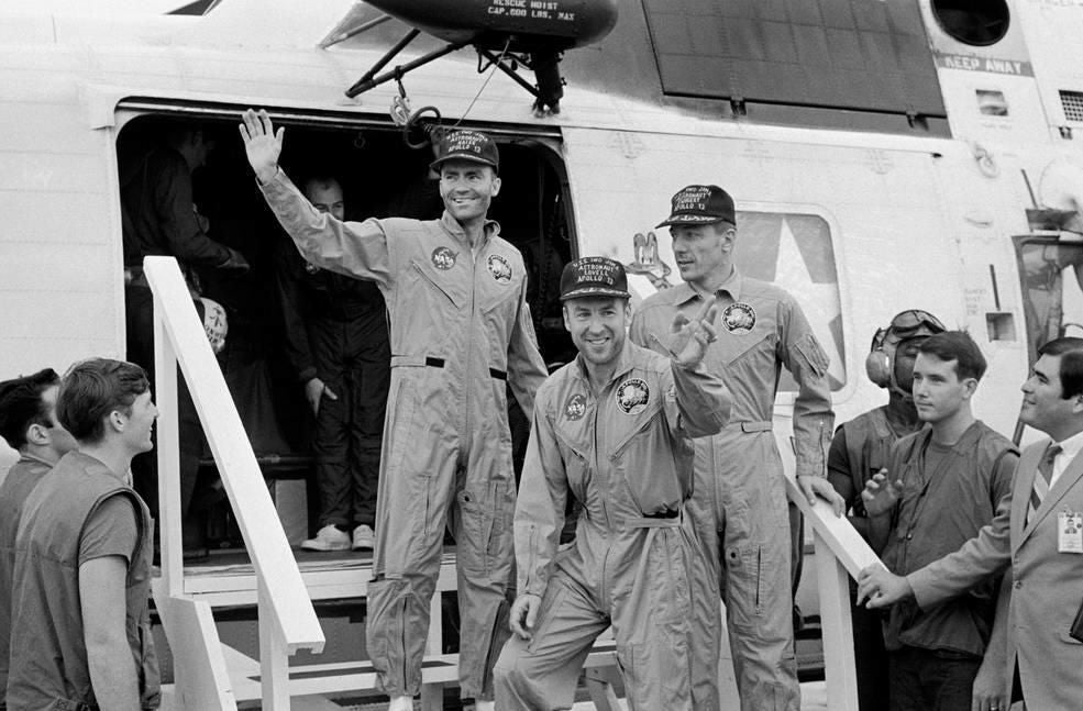 the-crewmembers-of-the-apollo-13-mission.jpg