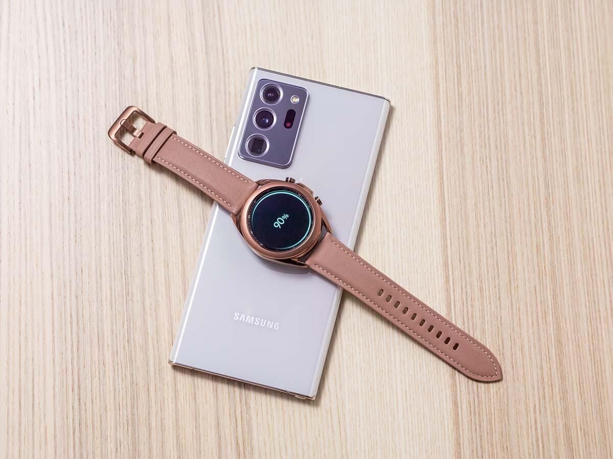 galaxy-note20-ultra-and-watch3-powershare-lifestyle.jpg