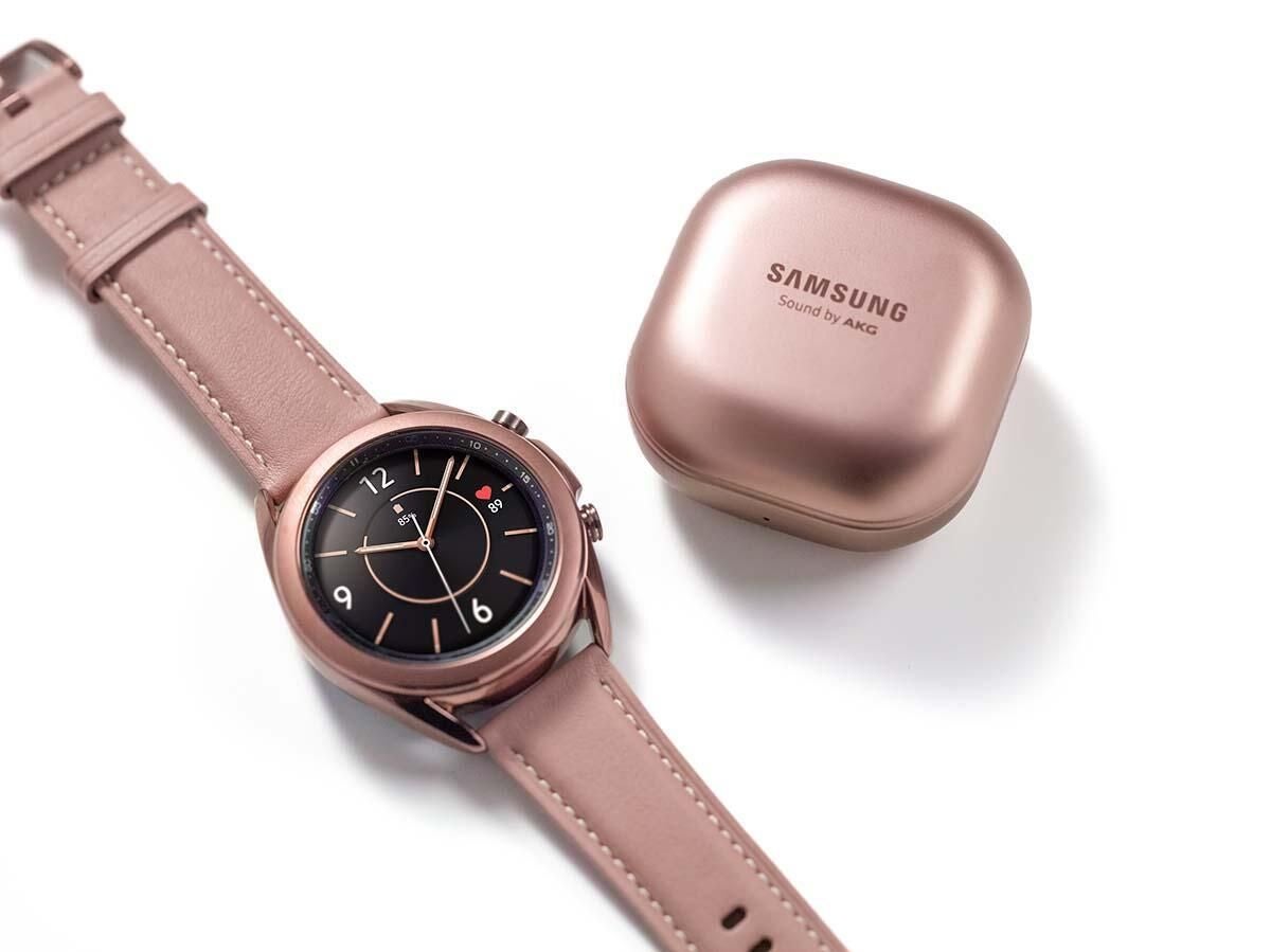 galaxy-watch3-and-buds-live-lifestyle.jpg