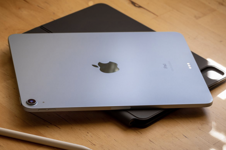 Refurbished iPad 7 on a table.